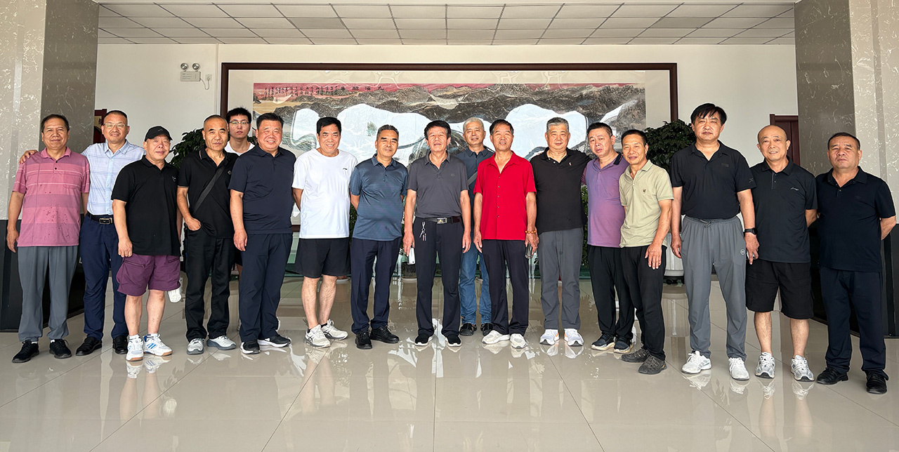 西安市高陵一行貴賓赴古關中酒業考察 共謀區域市場合作新篇